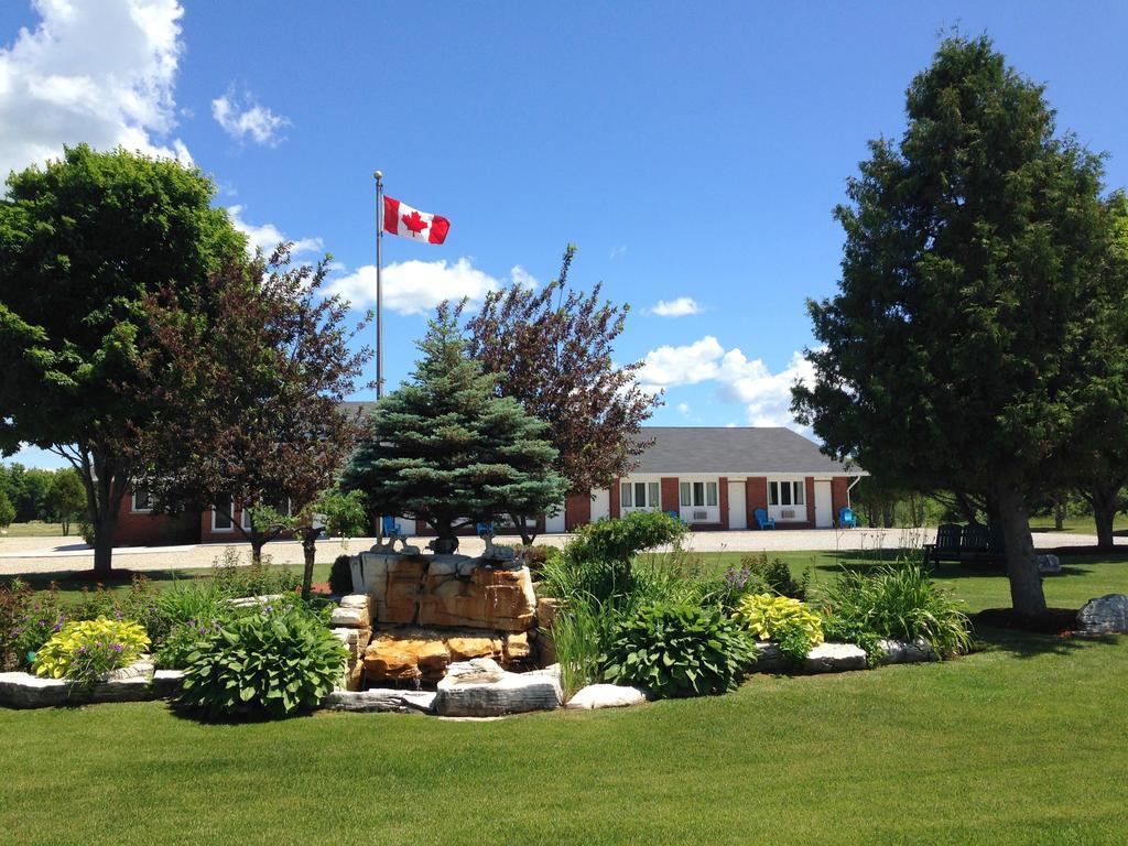 Manitoulin Inn Mindemoya Eksteriør billede